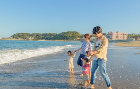 写真：海と家族