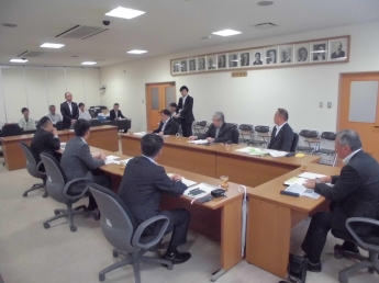 総務生活委員会の会議の写真