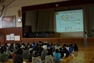 写真:日立製作所水戸事業所の講座の様子