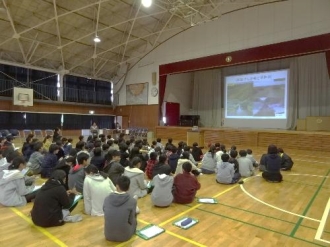 写真：津田げんき会の講演の様子