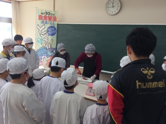 写真:地魚料理教室の様子3
