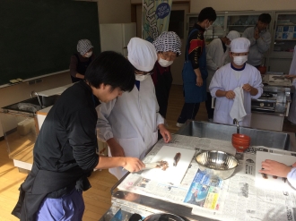 写真:地魚料理教室の様子5