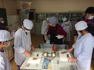 写真:地魚料理教室の様子7
