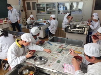 写真:地魚料理教室の様子10