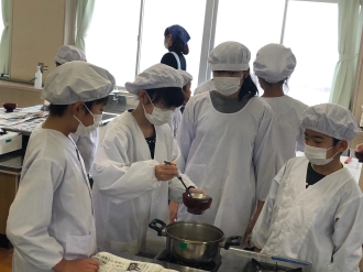 写真:地魚料理教室の様子9