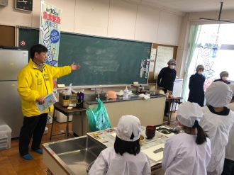 写真:地魚料理教室の様子2