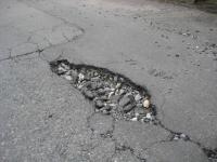 写真：道路の穴ぼこ