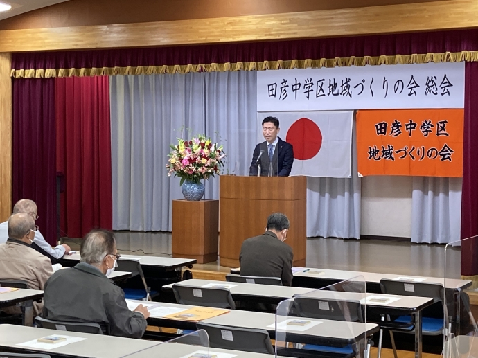 写真：総会出席者を前に挨拶をする大谷市長2