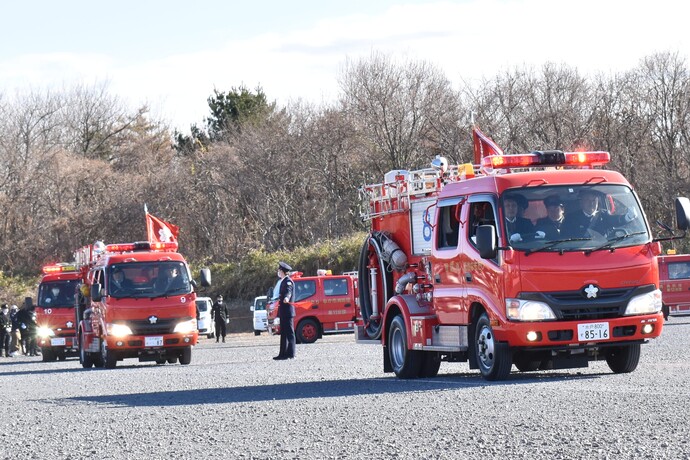 写真：出初式（車両パレード）の様子
