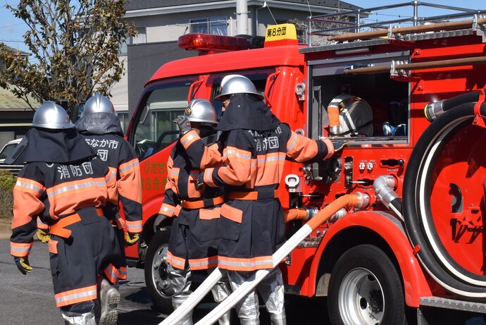写真：機関運用訓練中継送水の様子