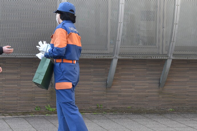 写真：駅前広報の様子2
