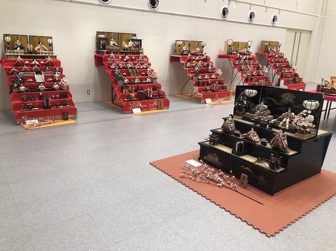 お雛様の展示の様子