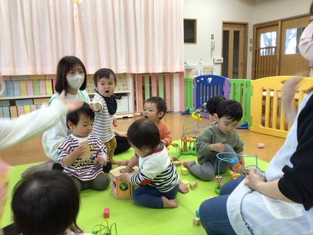 みんなと一緒に遊ぶと楽しいな。
