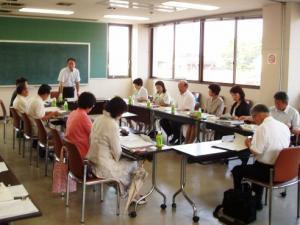 写真：第1回審議会の様子