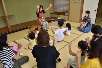 写真：子育てサロン体験の様子