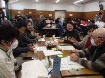 写真:リラックスして話合いを行っている様子