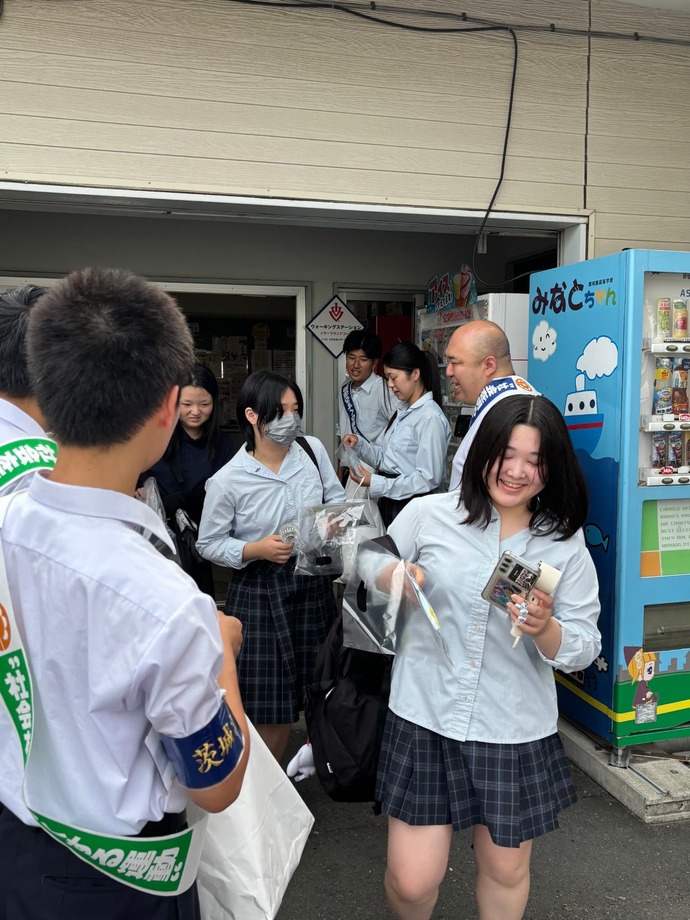 写真：社会を明るくする運動街頭キャンペーン那珂湊駅の様子