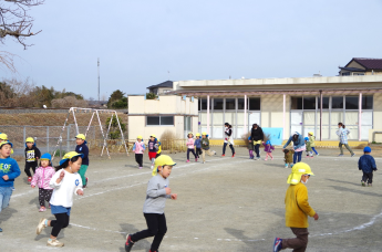 写真：マラソン大会に向けて練習をするこどもたち