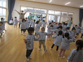 写真:ダンスの様子1
