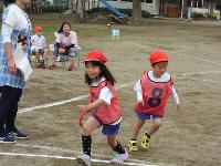 写真：赤組バトンタッチ