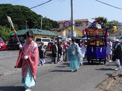 写真：町を練り歩く様子