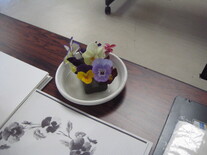 写真：受講生が持参した花