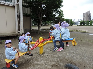 写真：小学校にて