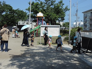 写真：降園時の様子