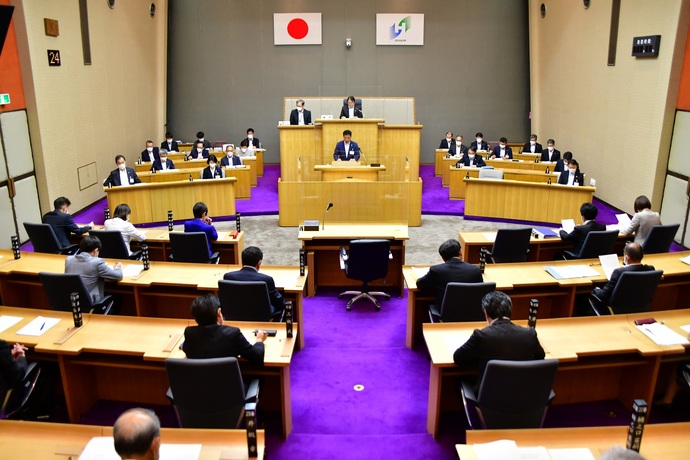 写真：提案理由説明に臨む大谷市長