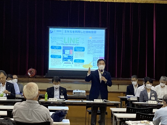 写真：懇談会に臨む大谷市長