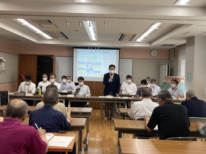 写真：懇談会に臨む大谷市長