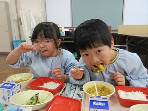 写真：給食体験