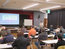 写真：講師が外国使節が来航する前の江戸幕府について説明している様子