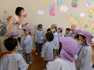 写真:幼稚園探検