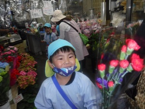 写真：花屋さんで買い物