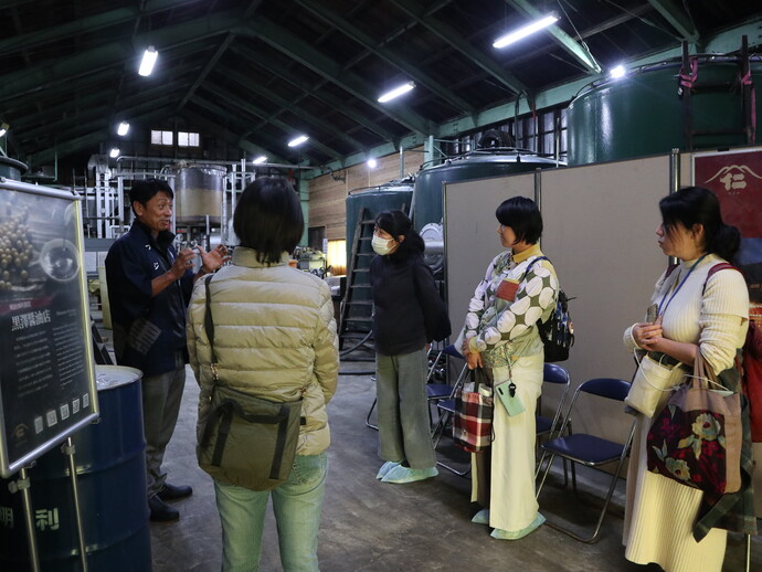 (写真）黒澤醤油見学