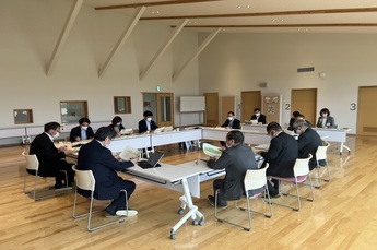 文教福祉委員会の会議の写真