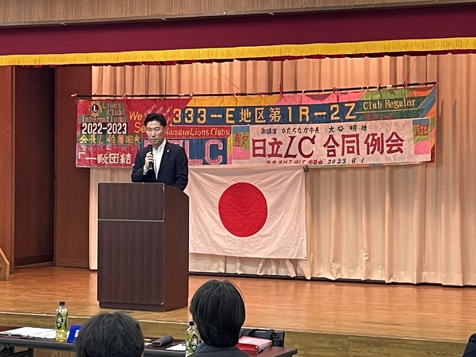 写真：講演をする大谷市長