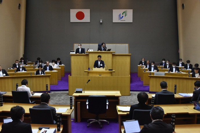 写真：本会議に出席する大谷市長