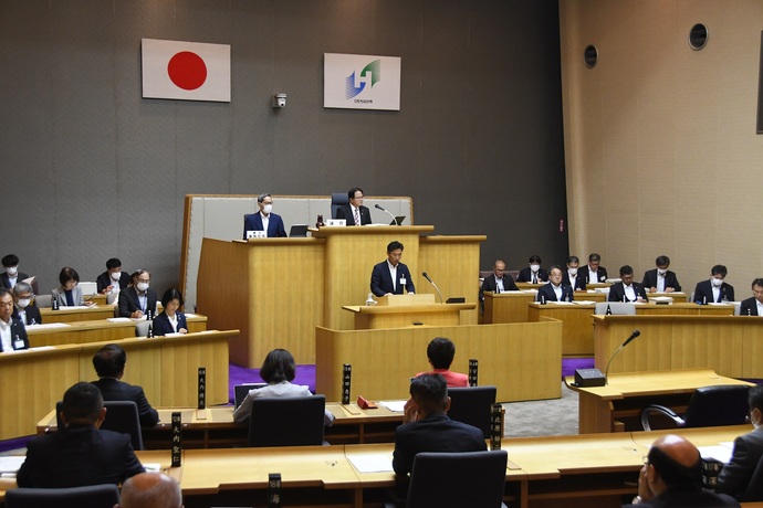 写真：本会議に出席する大谷市長