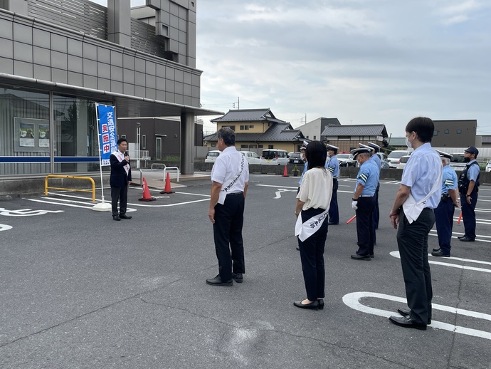 写真：参加者に挨拶する大谷市長