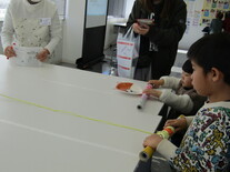スタンプラリーの景品をもらっている写真