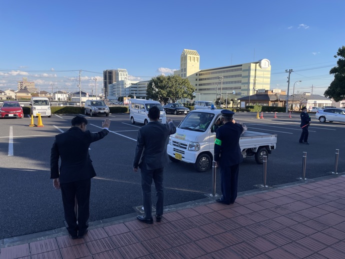 写真：参加者を見送る大谷市長