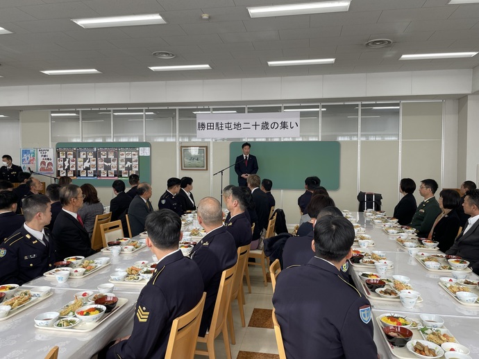 写真：参加者に挨拶する大谷市長