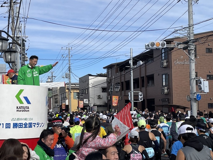 写真：参加者を見送る大谷市長