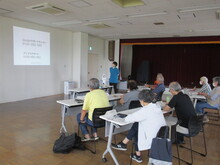 写真：講義を受けている受講者の様子