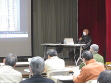 写真:講師が説明している様子