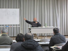 写真:講師が説明している様子