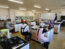 写真:講師が説明をしている様子