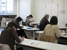 写真:のし袋を書く練習